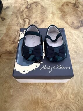 Ruby & Bloom crib shoes size 1 EUC